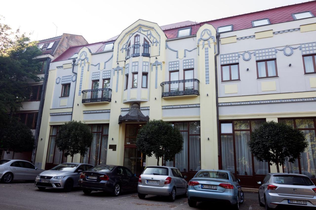 Hotel Royal Senta Exterior photo